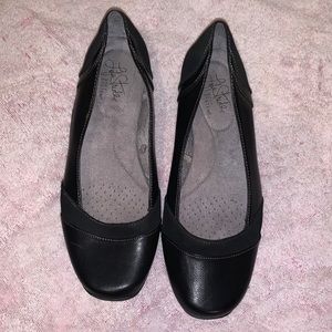 Life stride 7.5 Black flats